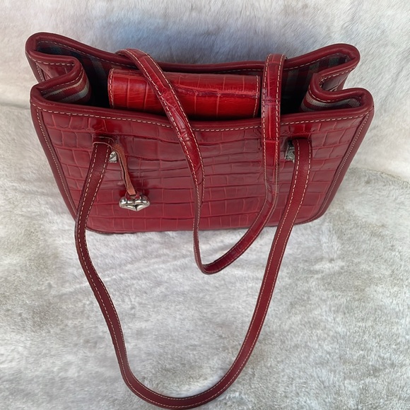 β€οΈπEUC Brighton Vintage Croc Leather Red Shoulder Bag w/ Silver Hardware Hearts - Picture 8 of 16